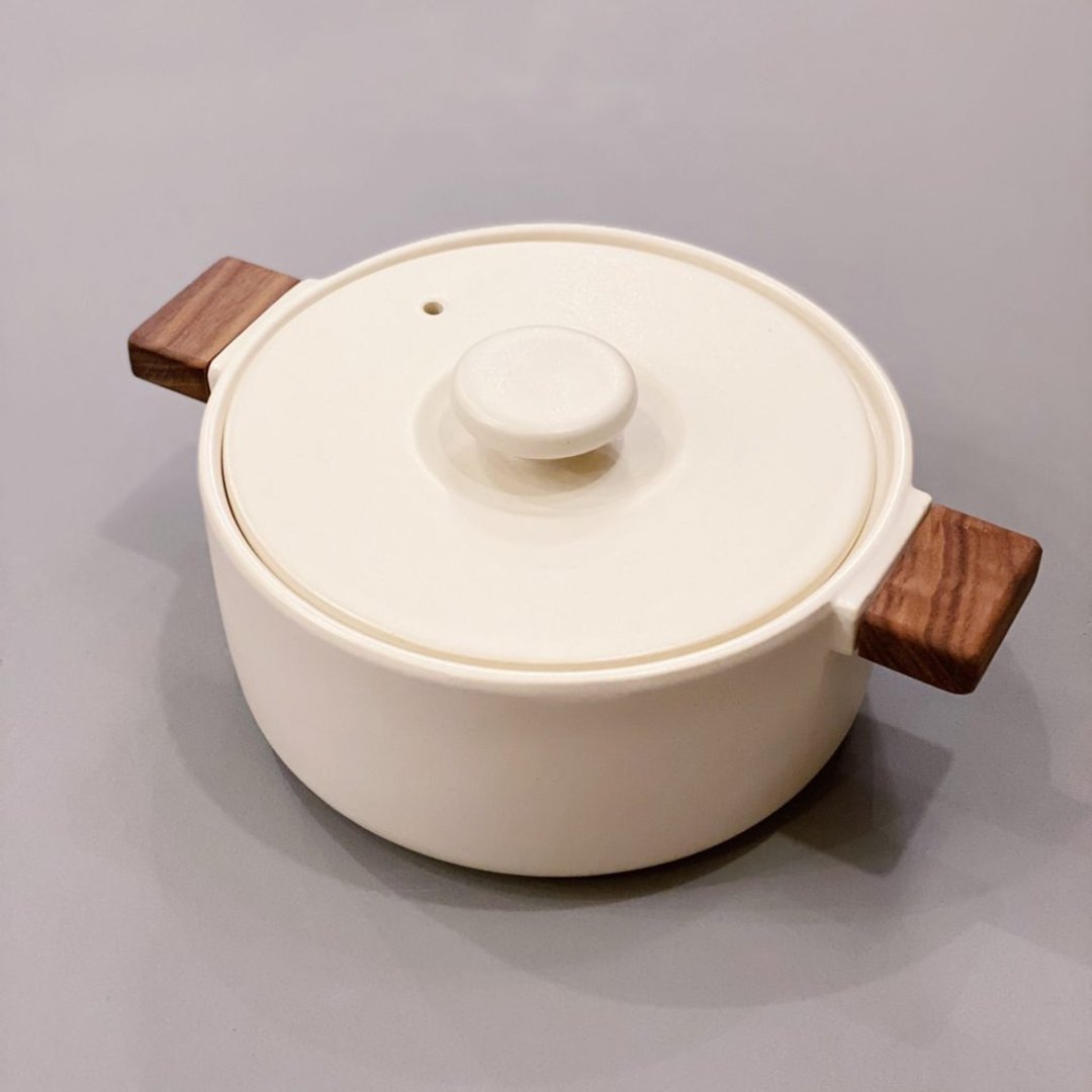 4TH MARKET 日本制木柄把手土锅-白(1600ML) - 厨房用具 - 陶 白色