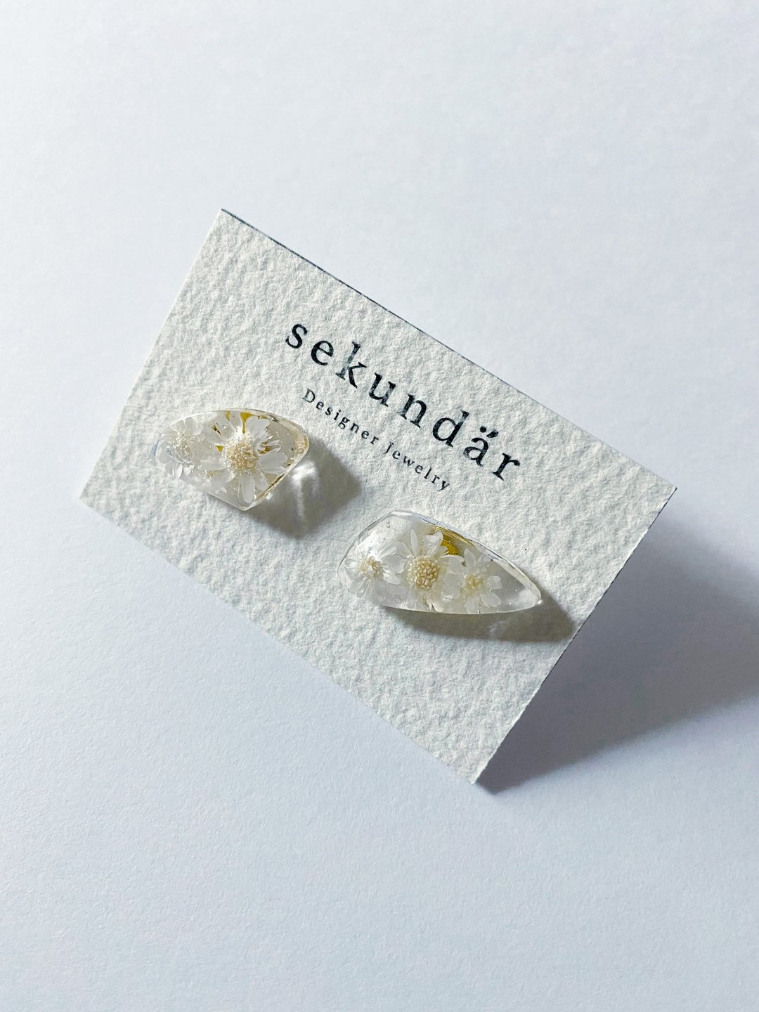 真花耳环White Star Stone Earrings - 耳环/耳夹 - 植物．花 白色