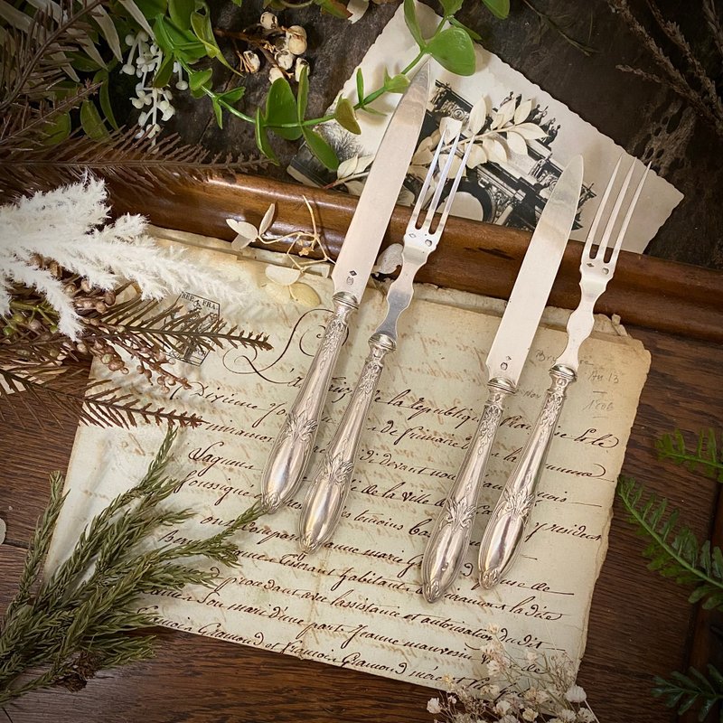 19世纪末 法国路易16风格 蝴蝶结纹饰 整把纯银水果刀叉组 - 餐刀/叉/匙组合 - 纯银 银色