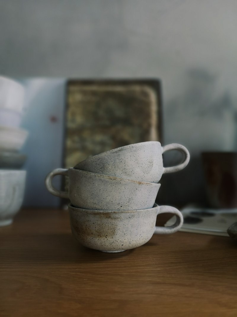 铁点白练色浅杯 咖啡杯 - 花瓶/陶器 - 陶 白色