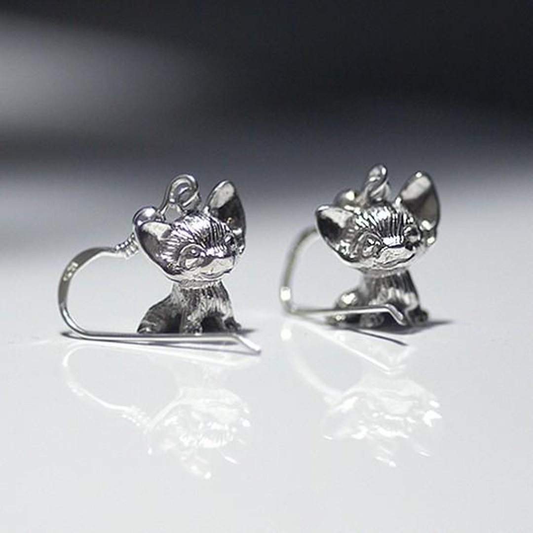 Futago Chihuahua Silver Drop Earrings [Free Shipping] Dog Dog Applehead - 耳环/耳夹 - 其他金属 银色