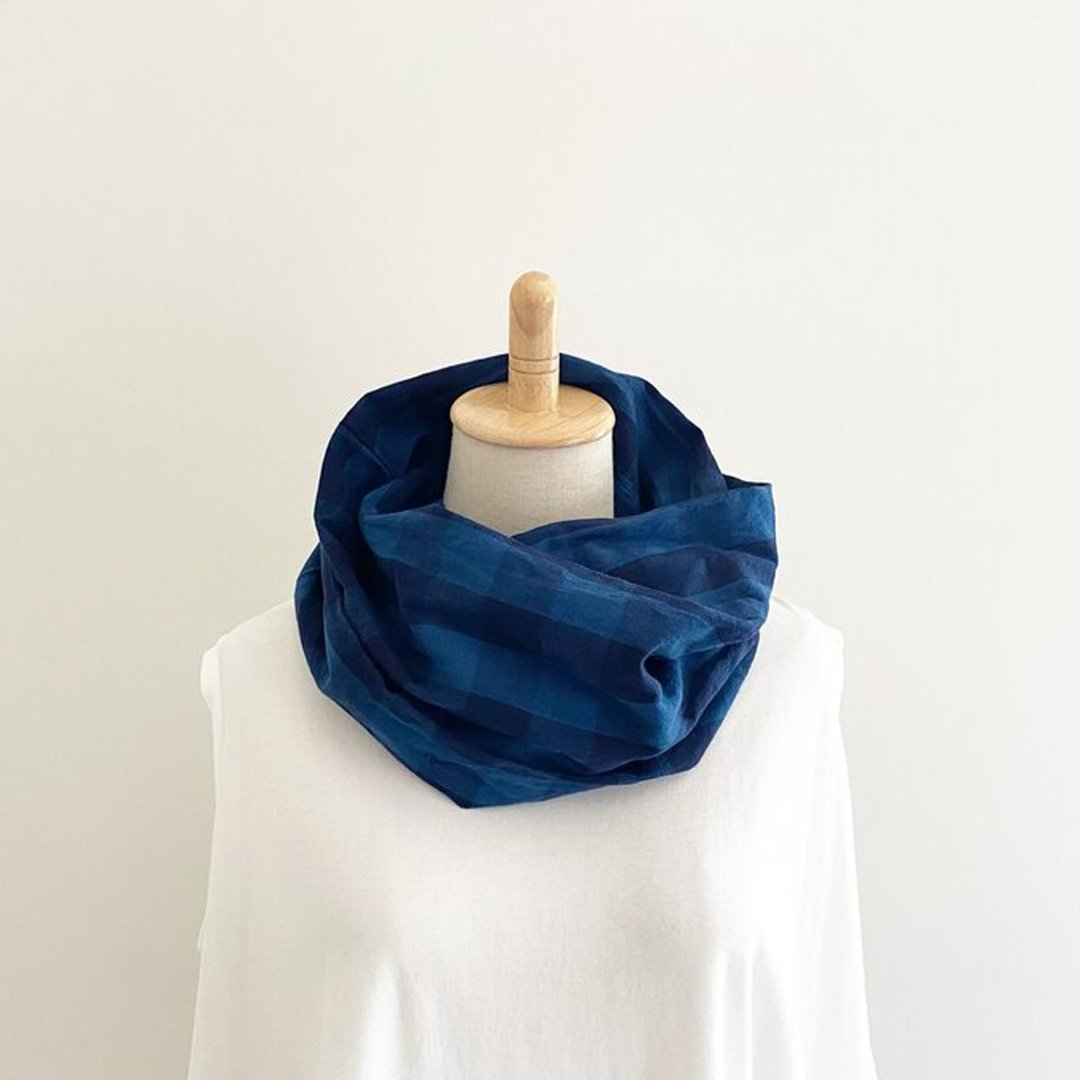 Fine fabric snood gingham check made in Japan navy - 围巾/披肩 - 棉．麻 蓝色