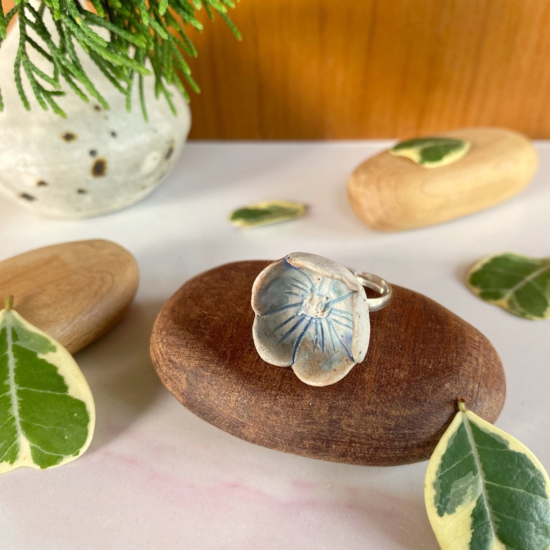花朵戒指 (no. 33) / 陶瓷戒指 / 手工制作 - 戒指 - 陶 白色