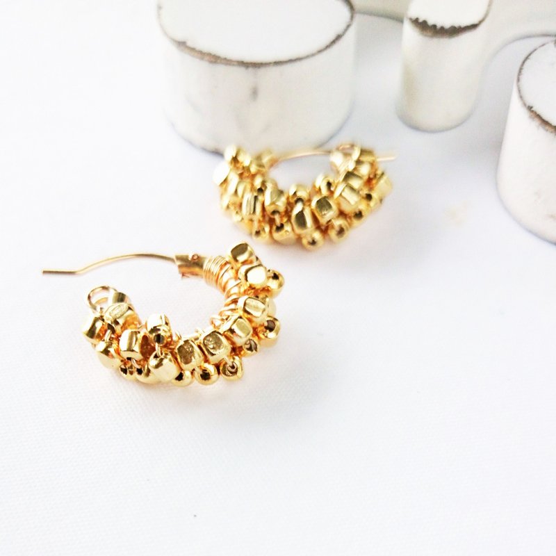 14kgf pti gold square metal wrapped hoop pierced earring - 耳环/耳夹 - 其他金属 金色