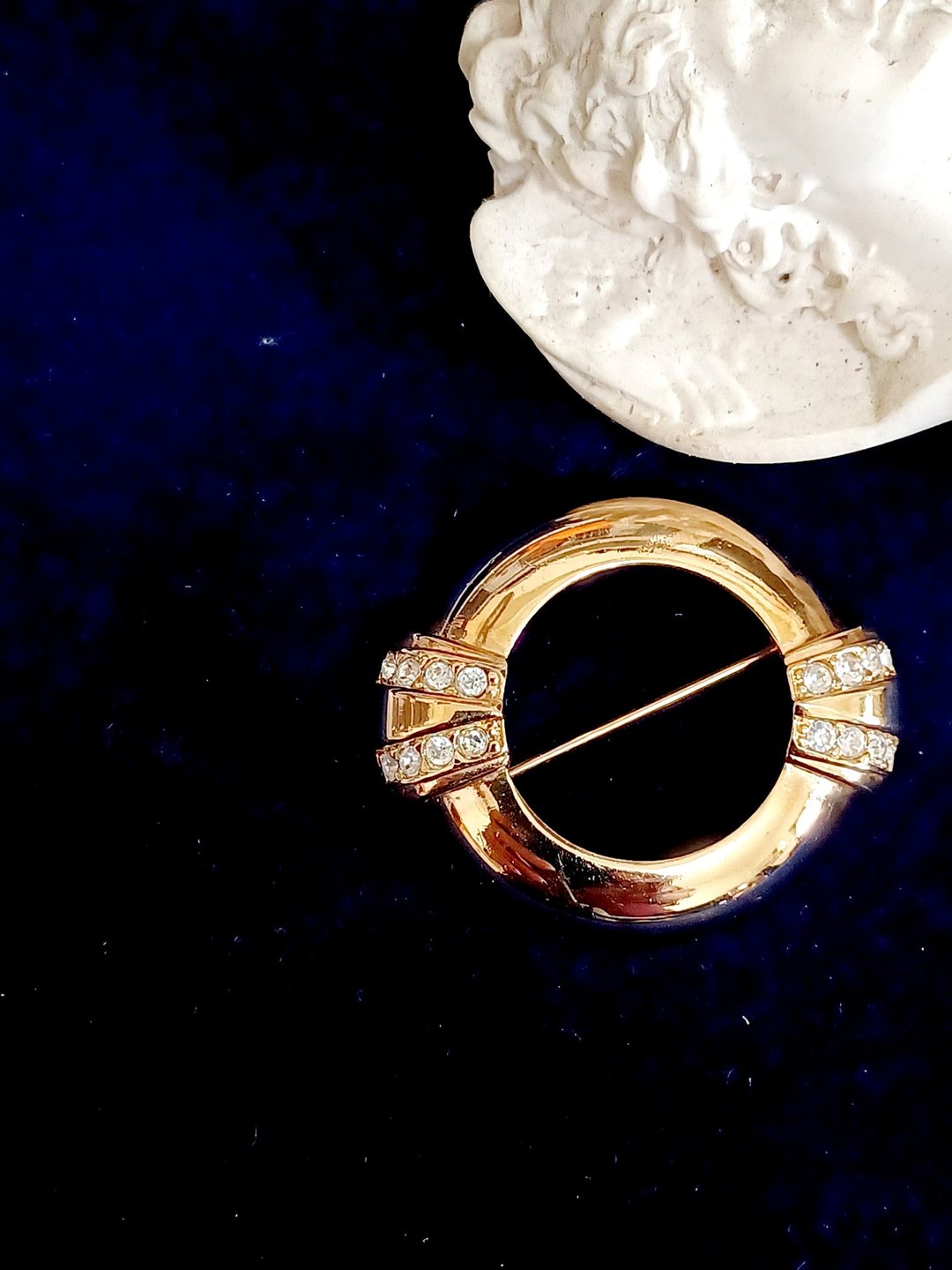vintage jewelry  1986年 AVON 100周年镀金 别针 胸针 - 胸针 - 其他金属 