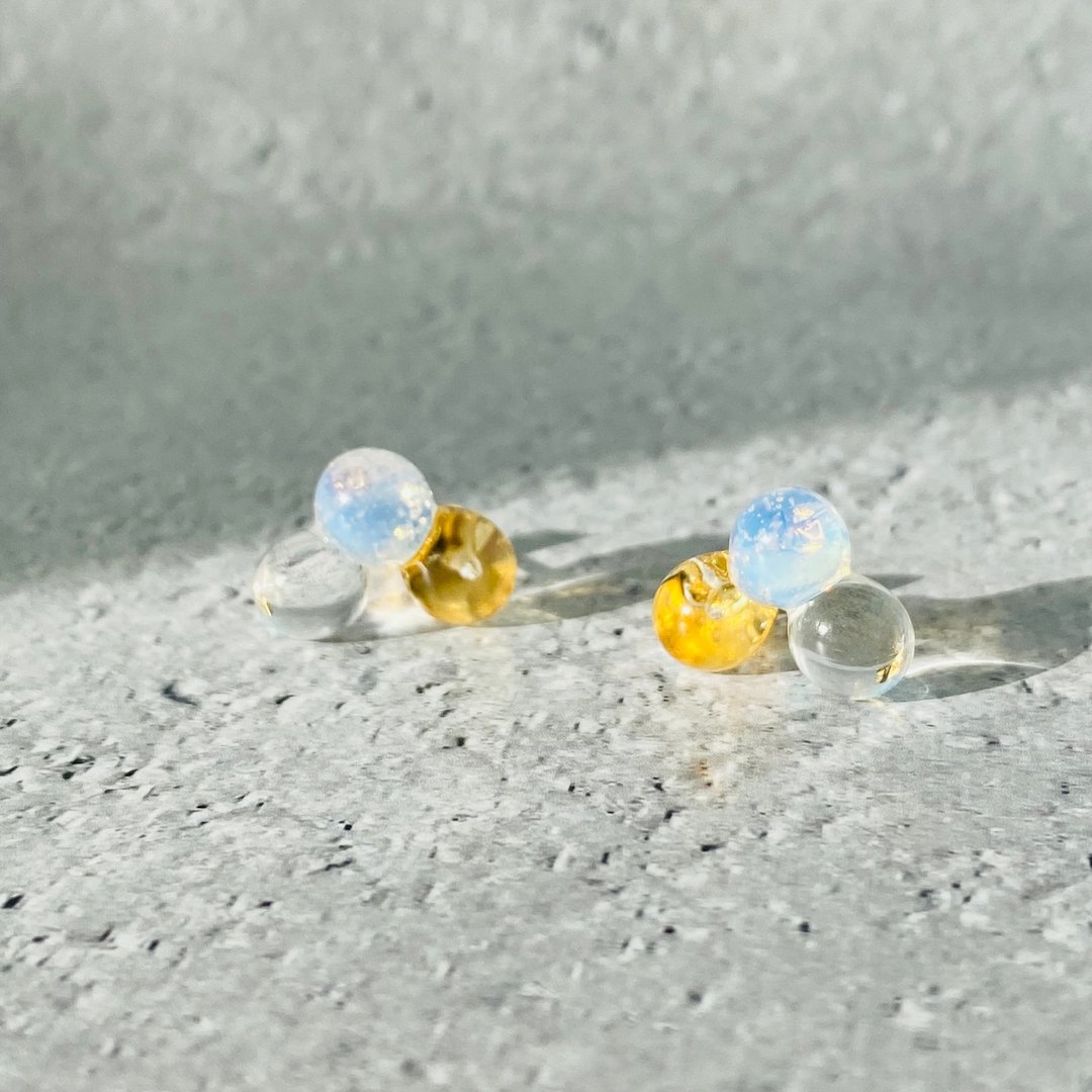 grain pierce [white] - 耳环/耳夹 - 玻璃 