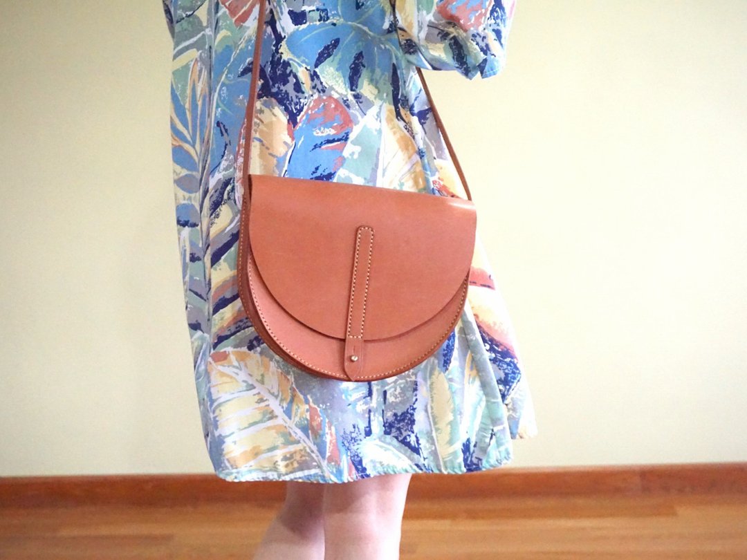 Brown Leather Half Moon Saddle Bag - Minimalist / Half round bag - 侧背包/斜挎包 - 真皮 咖啡色