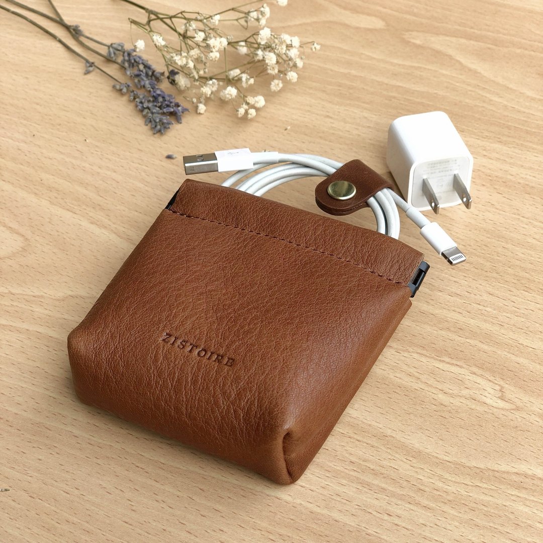 【Glamor】ZiBAG-037L/弹簧口金充电包 / 咖啡色 BROWN - 化妆包/杂物包 - 真皮 