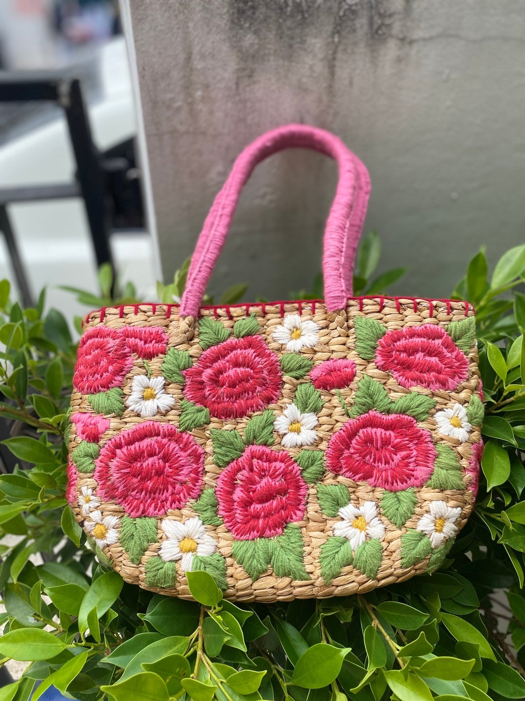 hand embroidered water hyacinth bag Embroidered around the face and back. There is a lining. Ready to ship. - 手提包/手提袋 - 绣线 