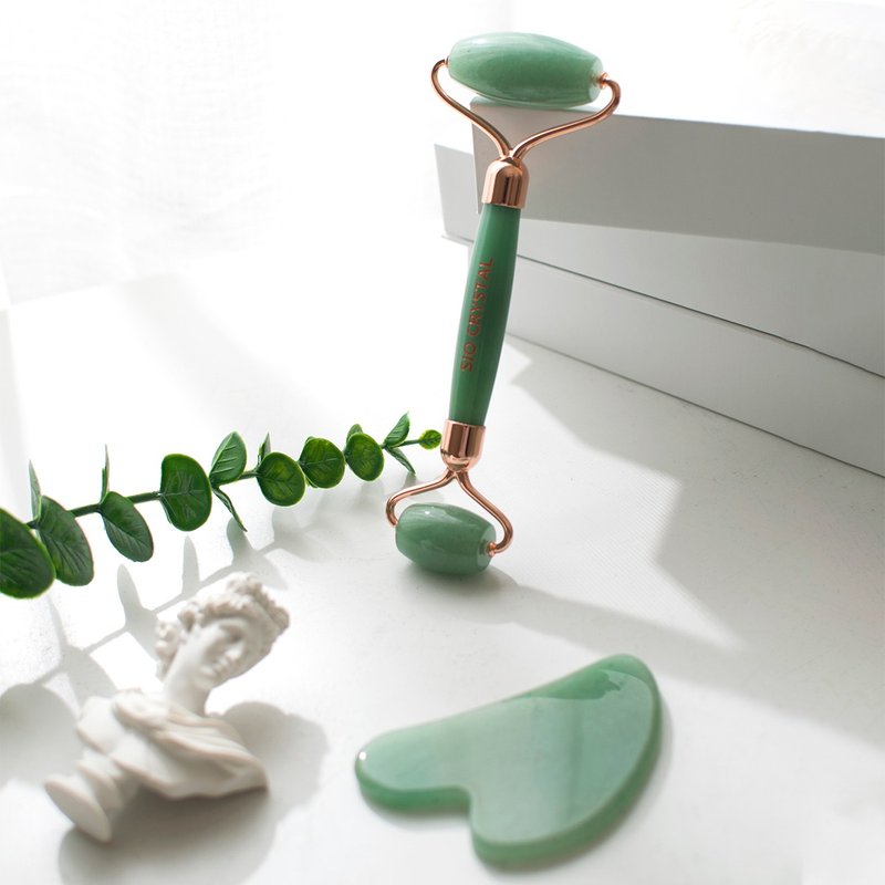 天然水晶美容滚轮仪+刮痧板按摩套组-绿东陵 - 脸部按摩/清洁工具 - 水晶 绿色