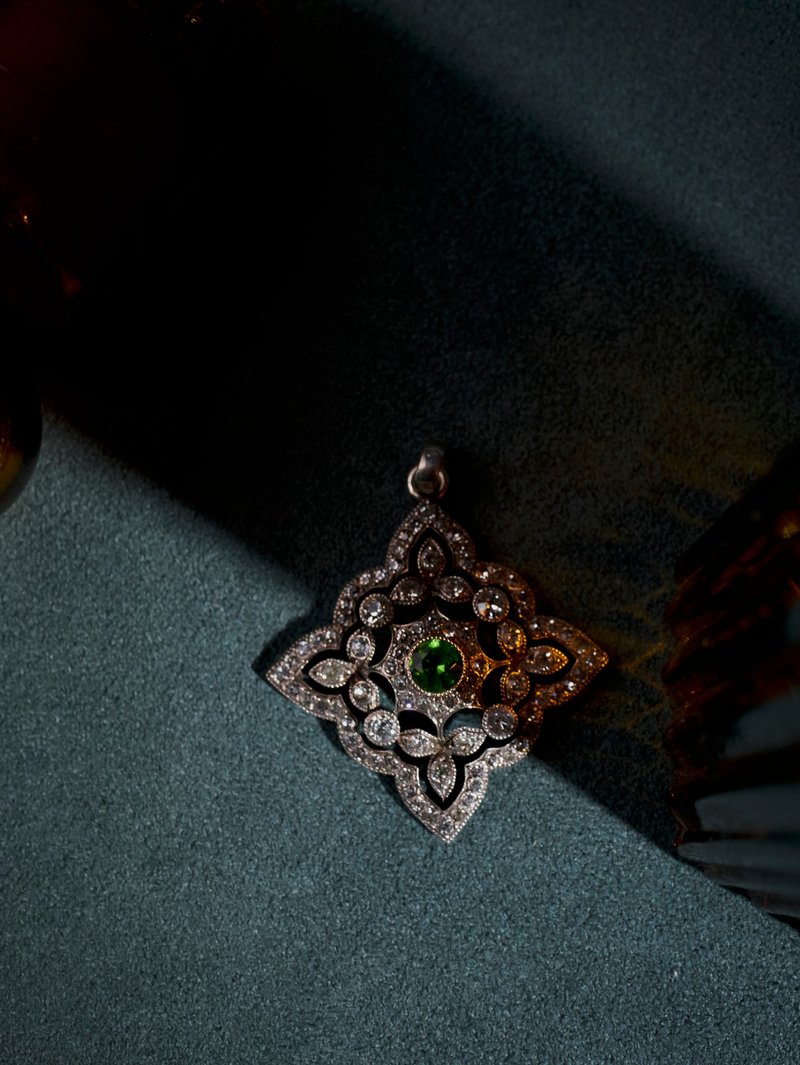 1870-1890s 英国维多利亚时期 十字体窗花吊坠 - 项链 - 纯银 绿色