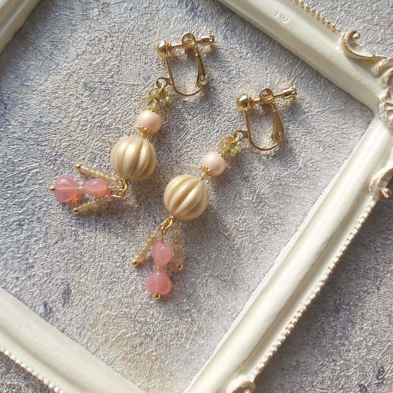 奶糖娃娃 串珠耳夹 - 耳环/耳夹 - 压克力 粉红色