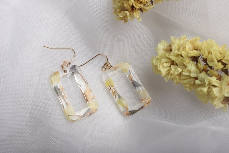 Handmade Dry Pressed Flower Resin Earrings, Real Flower Jewelry - 耳环/耳夹 - 植物．花 黄色