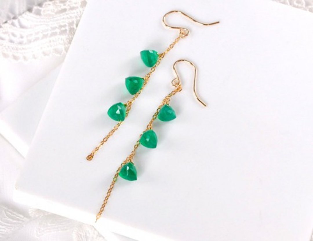 green onyx long earrings - 耳环/耳夹 - 宝石 