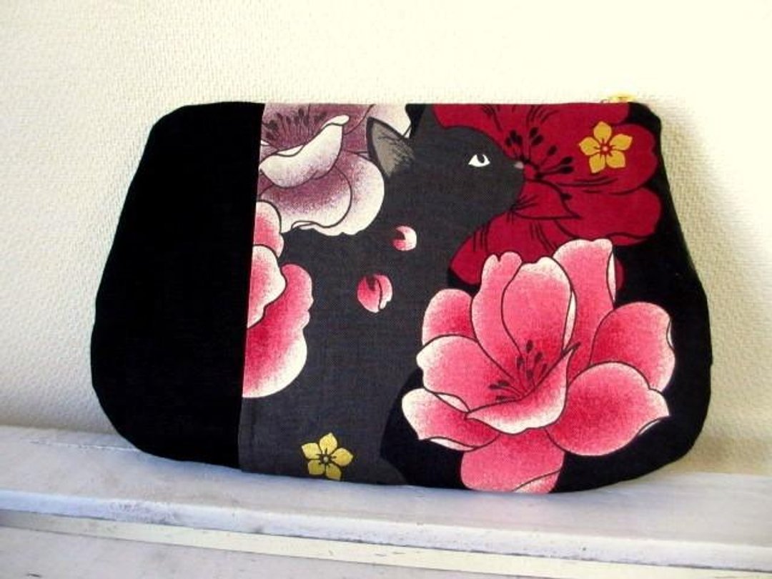 Black Cat Japanese pattern flat pouch * red A - 化妆包/杂物包 - 棉．麻 黄色