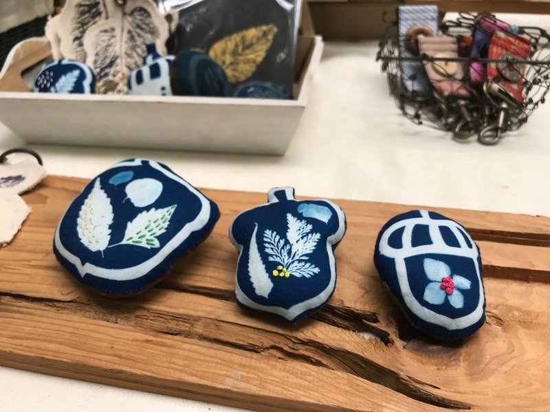 蓝晒小橡实香包材料包 - 编织/刺绣/羊毛毡/裁缝 - 棉．麻 蓝色