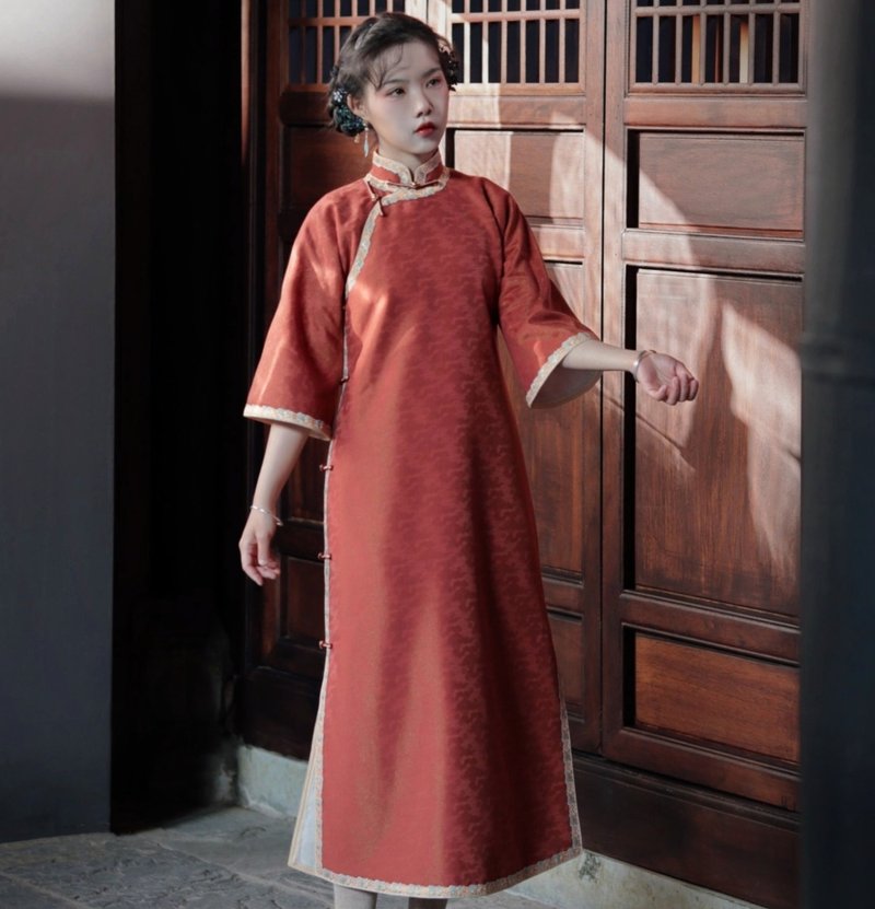霜林系列復古旗袍 / 織金提花加絨款 / 花邊倒大袖全開襟 - 旗袍 - 其他材质 红色
