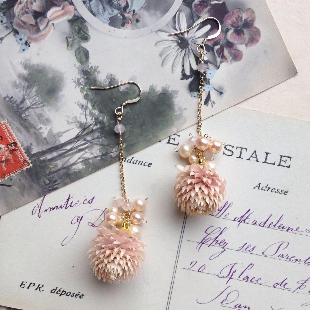 14 kgf thousand Nikki Dry Flower x Rose Quartz Chain Earring OR Pain-resistant Brass Ear Clip Ear Needle / Ear Incl - 耳环/耳夹 - 宝石 粉红色
