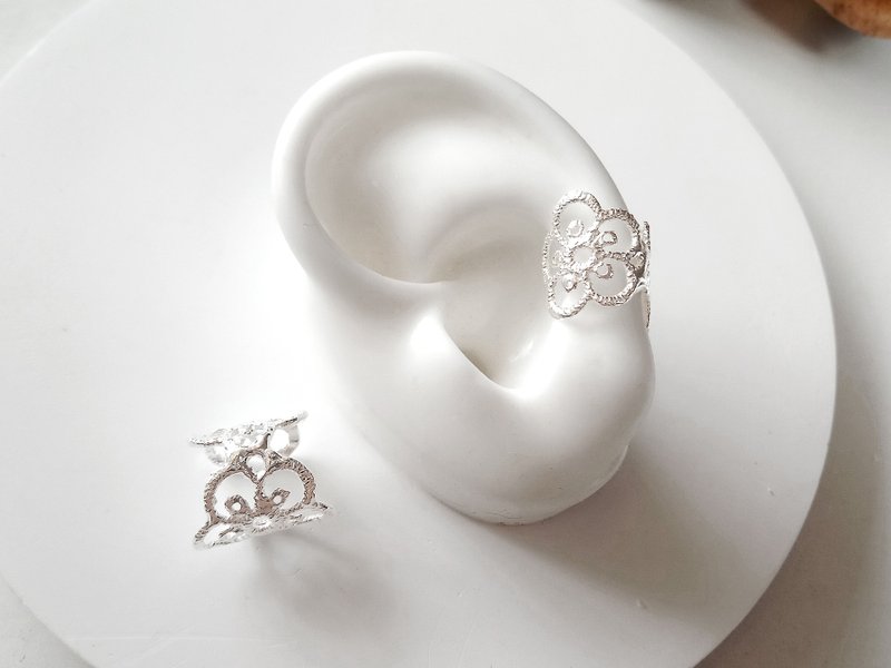 S Lee 蕾丝创作系列-五瓣花耳骨夹/ ear cuff (925银 ) - 耳环/耳夹 - 纯银 