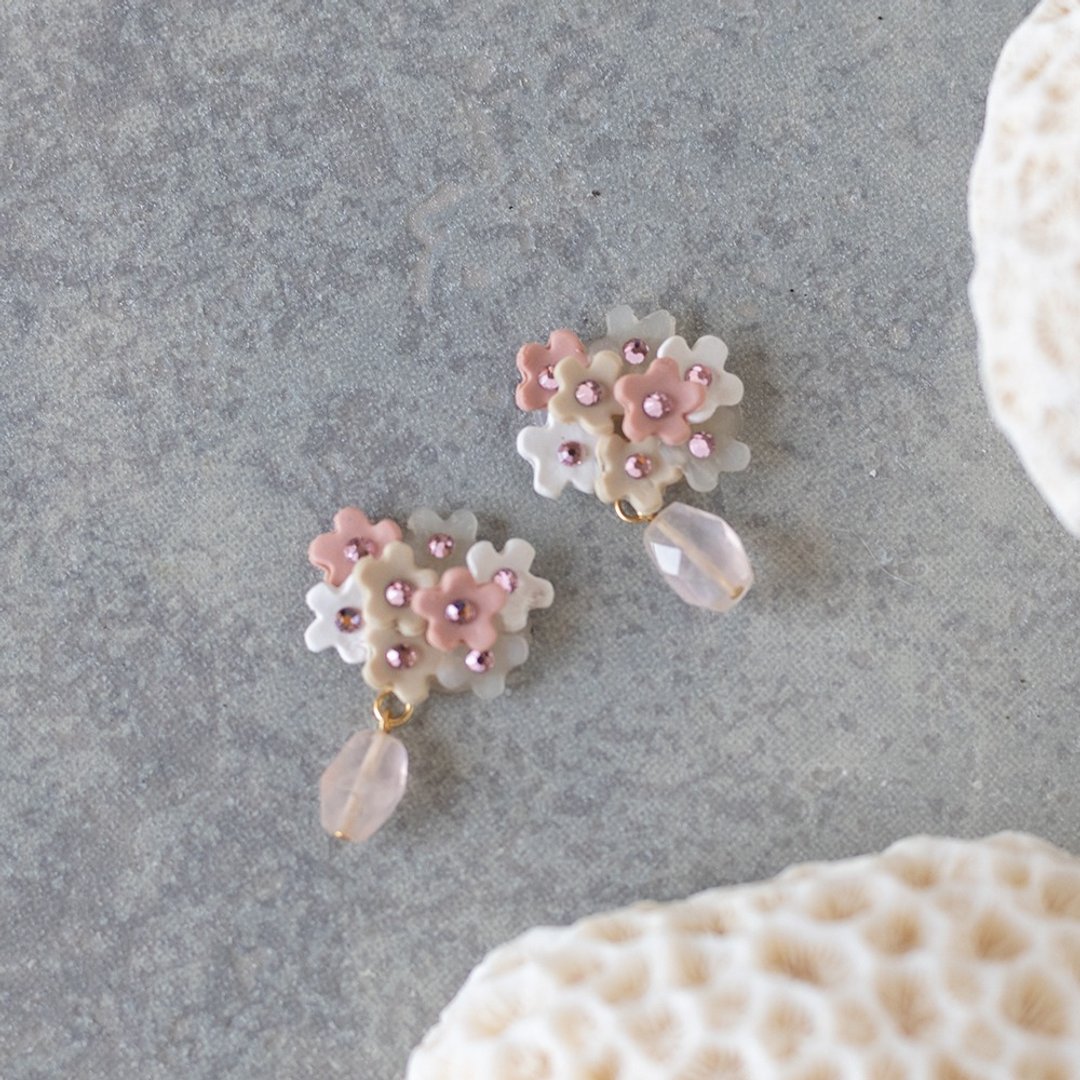 Flower lover and Stone earrings / Clip-On / rose quartz - 耳环/耳夹 - 粘土 粉红色