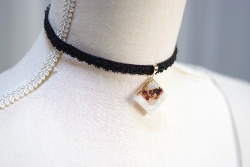 树脂艺术 方形吊坠・夜色深处 - 项链 - 树脂 红色