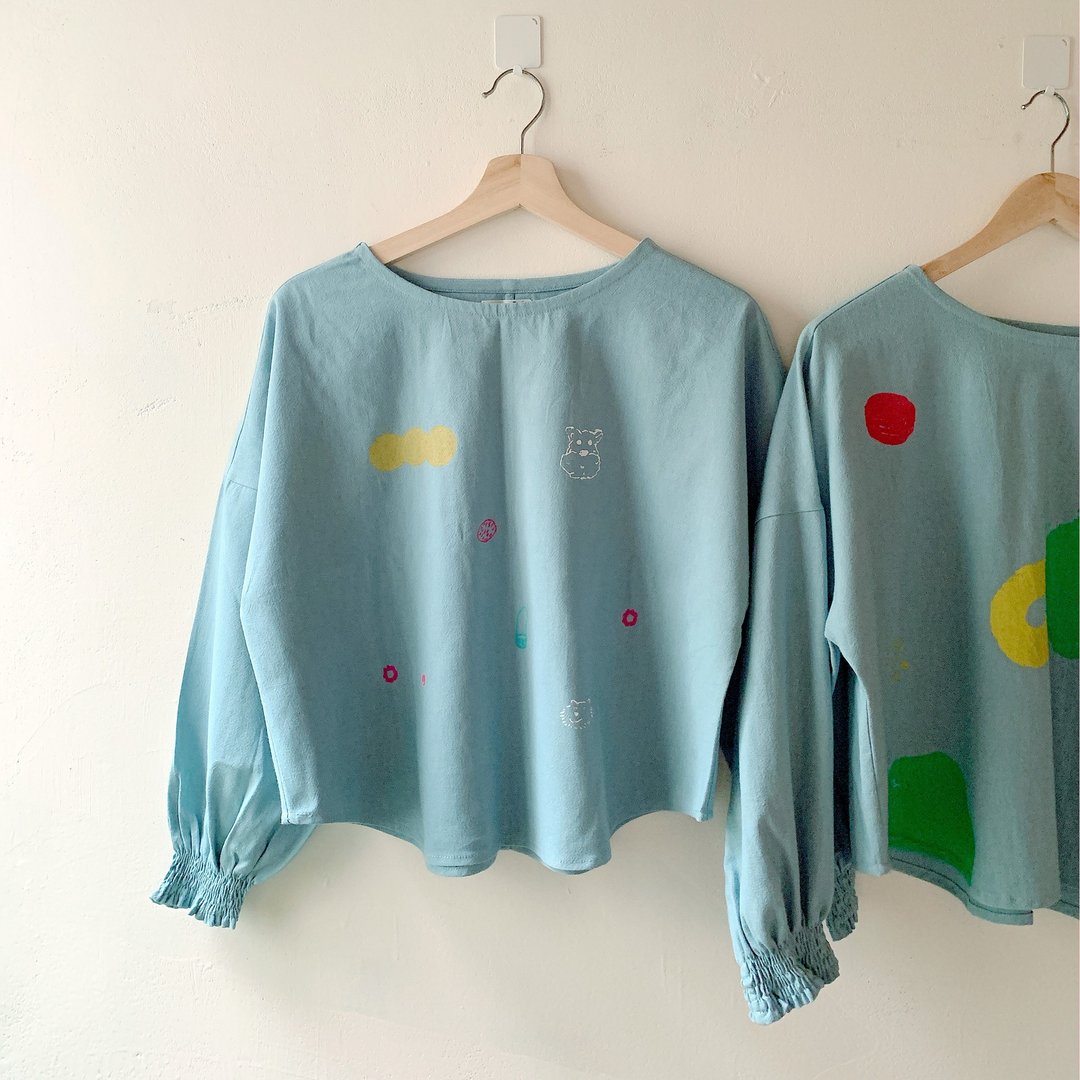 彩色海/一只小狗 手工印花皱皱袖舒服上衣 - 女装上衣 - 棉 绿色