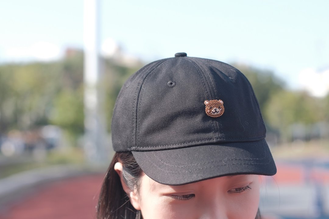 棒球帽短帽檐缝珠刺绣熊熊小脸图案 - 帽子 - 棉 黑色