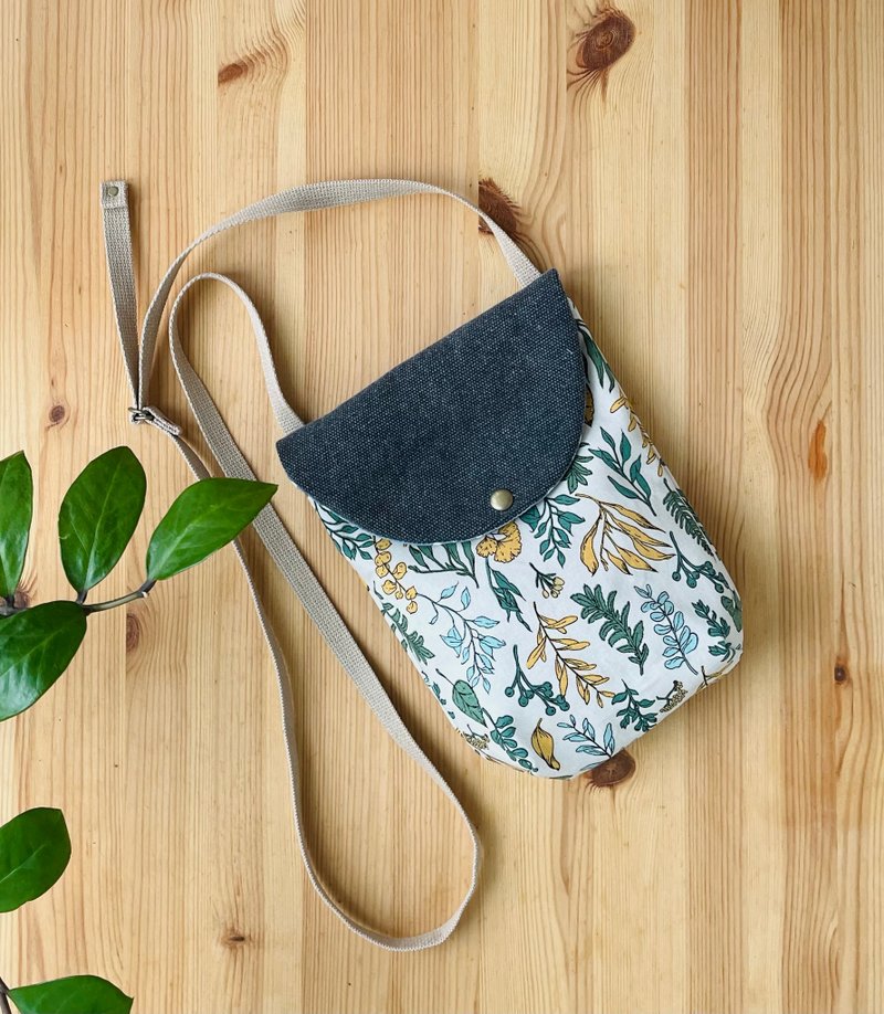 轻便小棉布包 日本进口棉布 自然植物花草印花 手机护照包 - 手提包/手提袋 - 棉．麻 卡其色