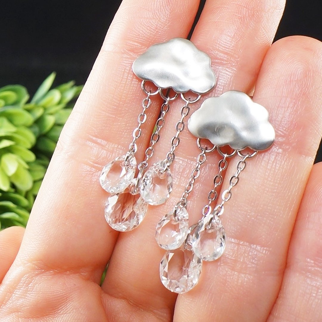 Silver Cloud Earrings Clear Teardrop Swarovski Crystal Rain Earrings Jewelry - 耳环/耳夹 - 水晶 透明