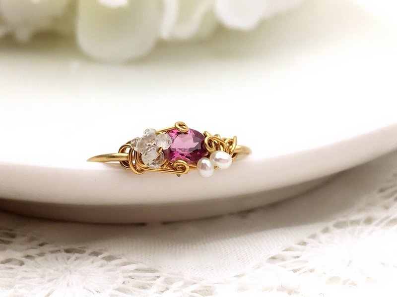 Maries garden - 紫色柘榴石 白色拓帕石 淡水珍珠 线戒 - 戒指 - 宝石 紫色