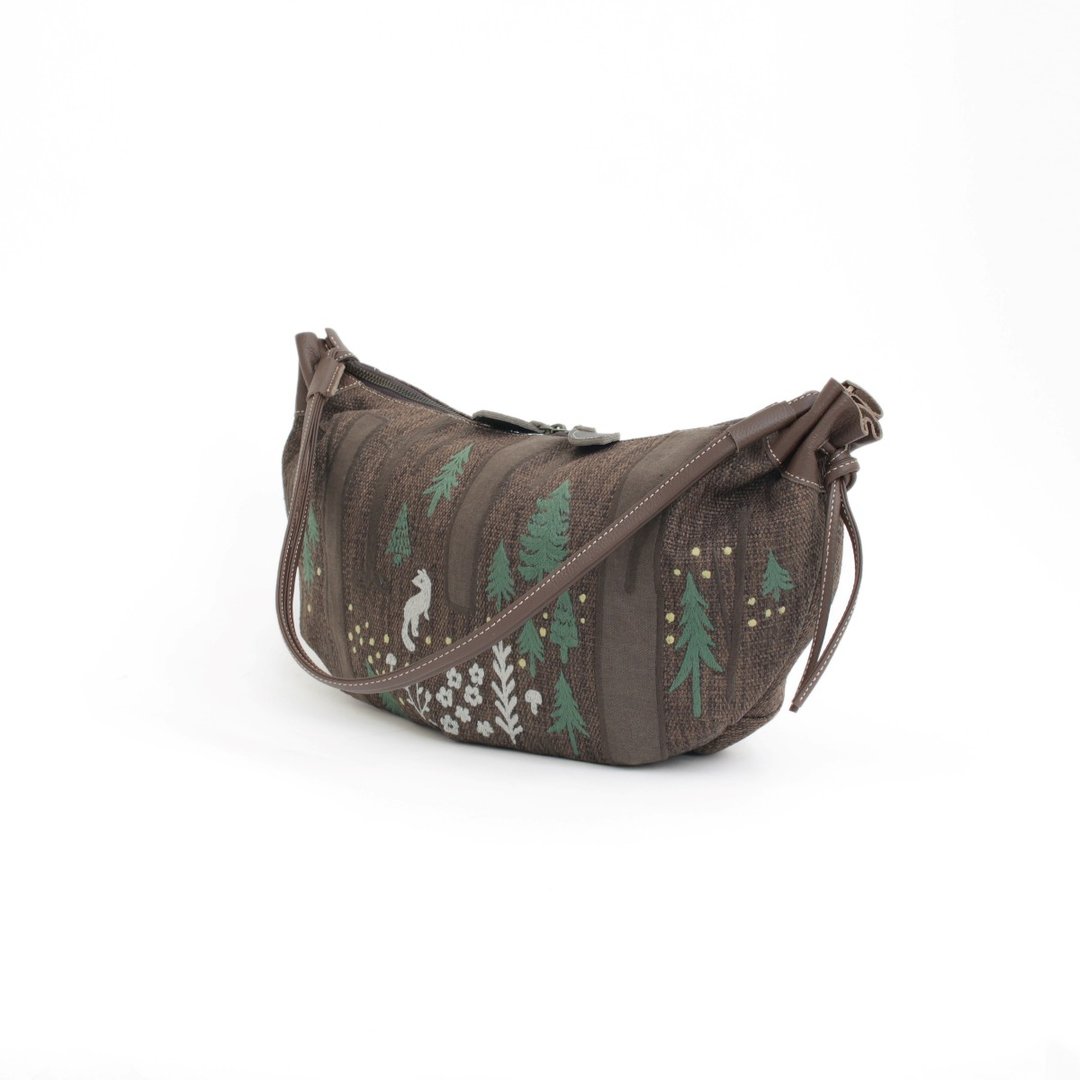 Forest trees, fox embroidery, croissant bag - 侧背包/斜挎包 - 真皮 咖啡色