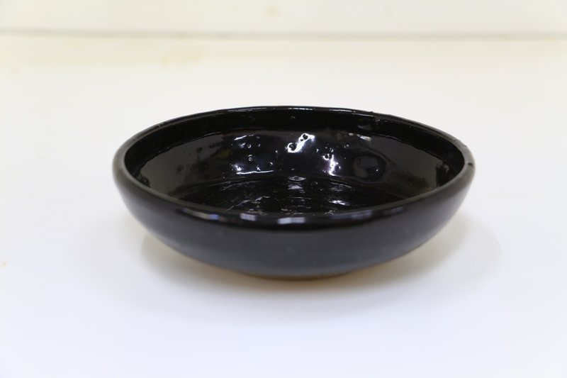 黑陶碟-纯手工--手作--拉坯--上釉--陶土 - 浅碟/小碟子 - 陶 黑色