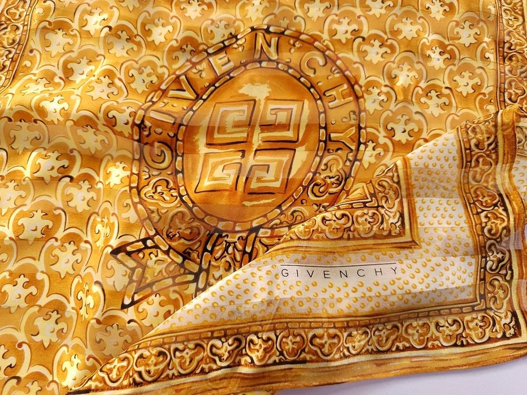 Givenchy 古董丝巾 - 标志性图腾设计 24 x 23 英寸 - 丝巾 - 丝．绢 橘色