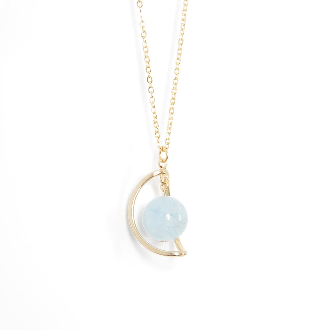 海蓝月亮。弯月。宇宙。海蓝宝。项链　Baby Blue Moon。Galaxy。Aquamarine。Necklace。生日礼物。闺蜜礼物。姐妹礼物。女朋友礼物 - 颈链 - 宝石 蓝色