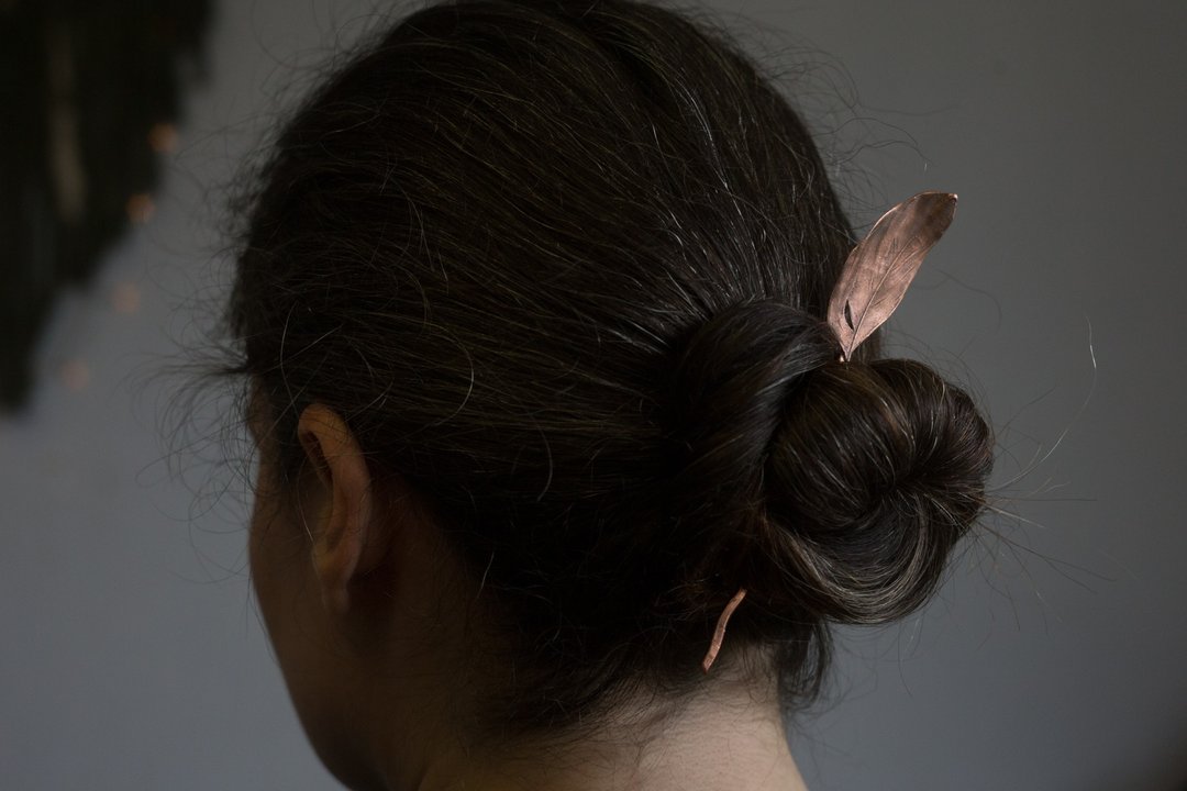 Electroformed feather hairpin, Wedding hair piece, Boho hair stick - 发饰 - 铜/黄铜 