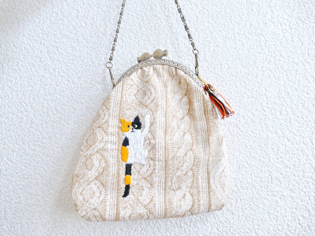 Embroidered calico cat Mike - 侧背包/斜挎包 - 棉 多色