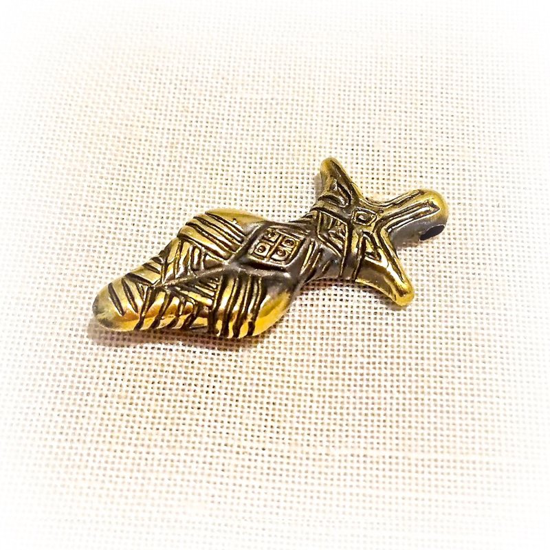 乌克兰特里皮利亚黄铜项链坠饰，库库特尼特里皮利亚女性神只雕像 - 长链 - 铜/黄铜 金色