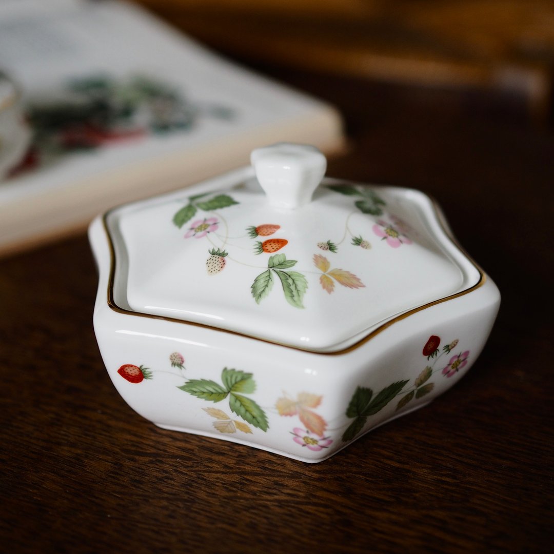 1960年英国 Wedgewood 草莓 五角形饰品盒 - 其他 - 陶 多色