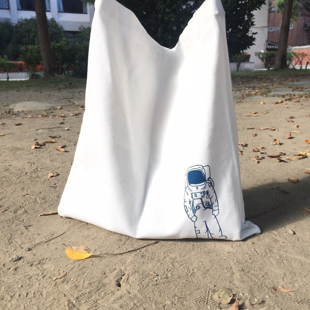 太空人大大的登陆地球 手工绢印帆布包袋 - 侧背包/斜挎包 - 棉 白色