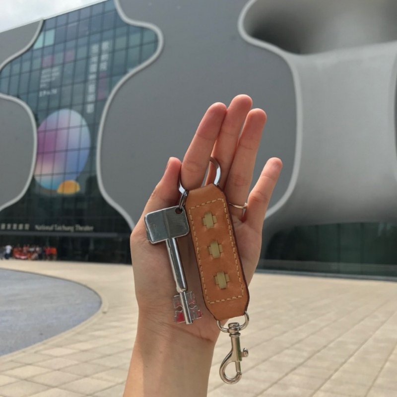 竹编皮革榛果咖挂钩钥匙圈 - 钥匙链/钥匙包 - 真皮 咖啡色