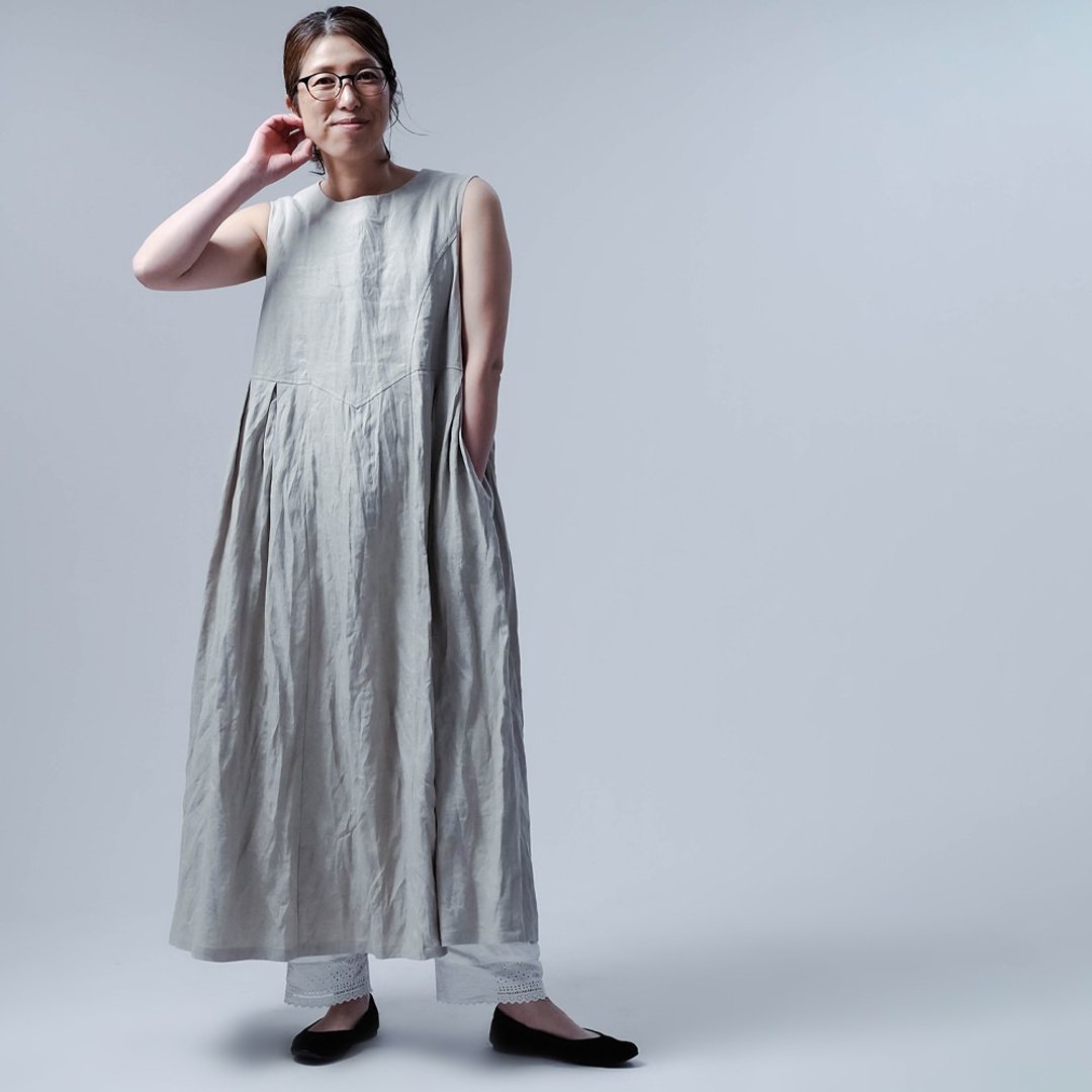 wafu [Linen jumper skirt] Exciting silhouette Precisely calculated pattern magic / flax natural a021b-amn1 - 洋装/连衣裙 - 棉．麻 卡其色