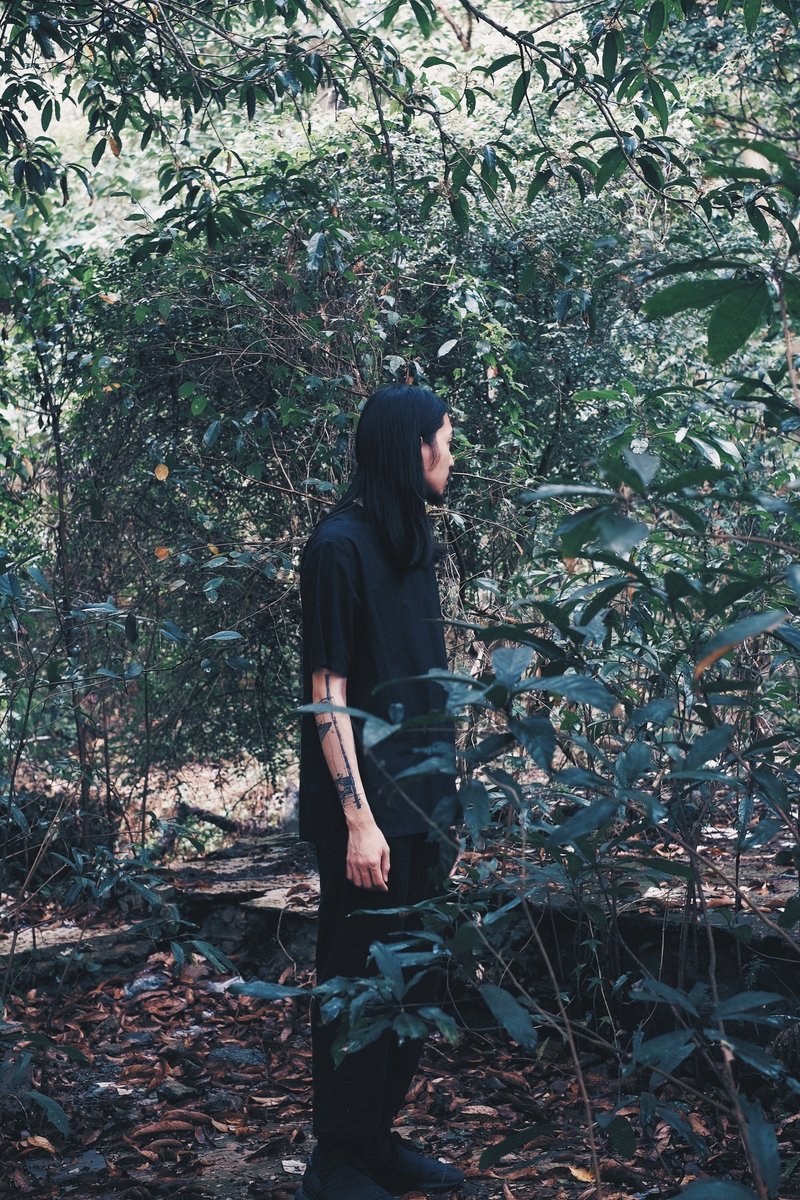 散口边洗水绵Tee - 中性连帽卫衣/T 恤 - 棉．麻 黑色