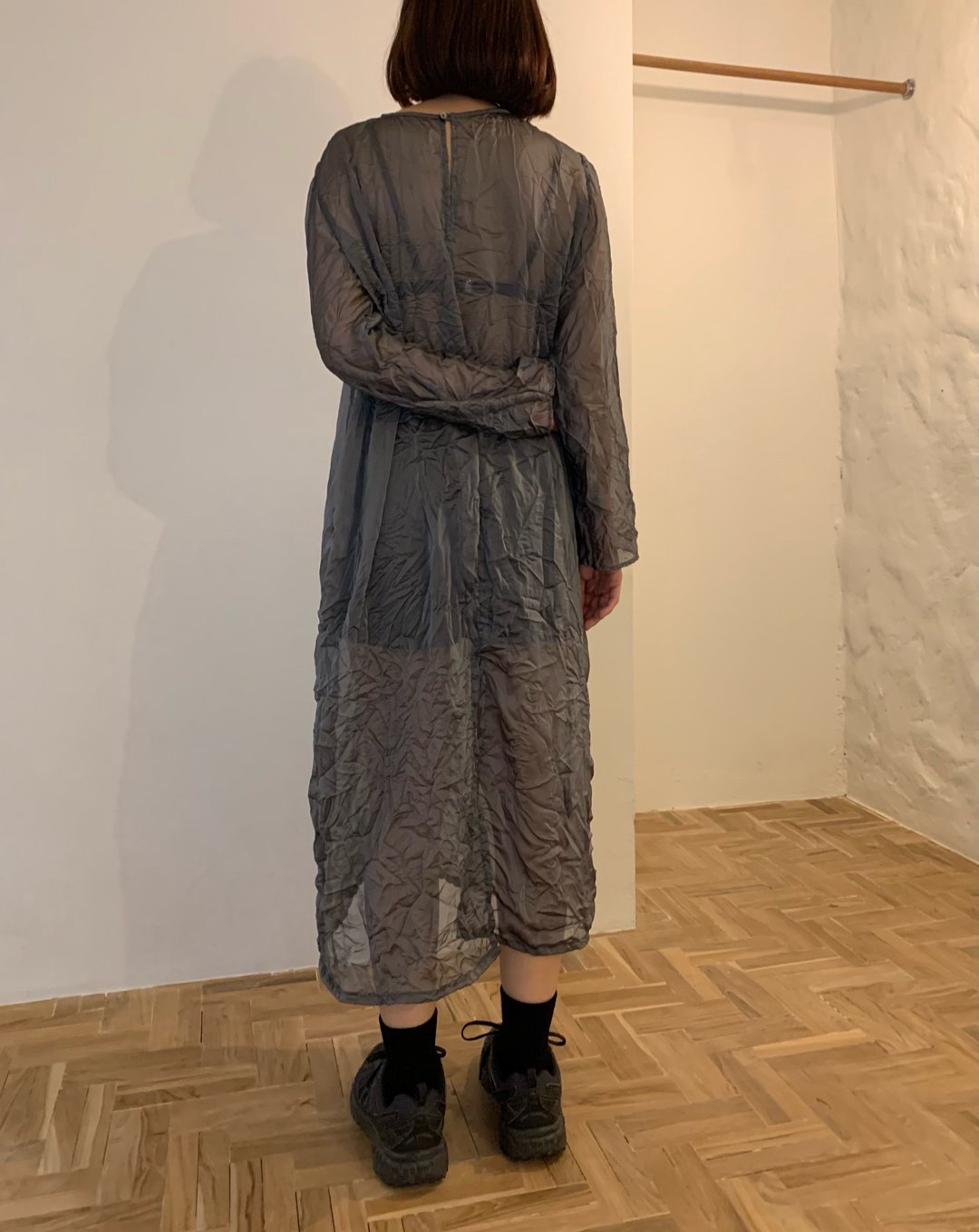 Ebony dye silk organza wrinkle dress - 洋装/连衣裙 - 丝．绢 