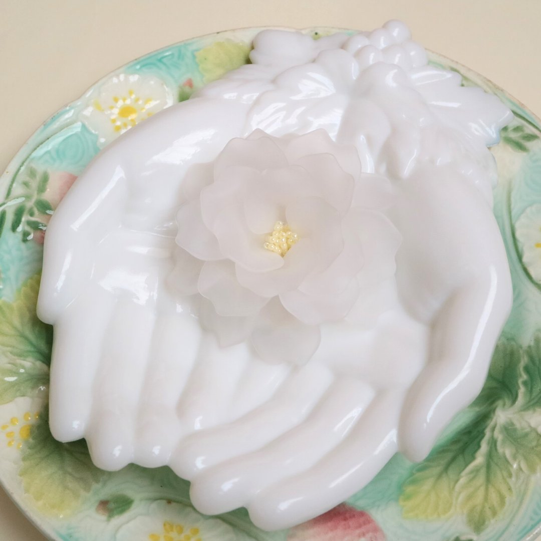 牡丹胸花 白色 大轮 牡丹 花朵 胸针 轻盈 优雅 高贵 清新 爽朗 夏日 帽子 牡丹 牡丹 牡丹 压克力树脂 - 胸针 - 塑料 白色