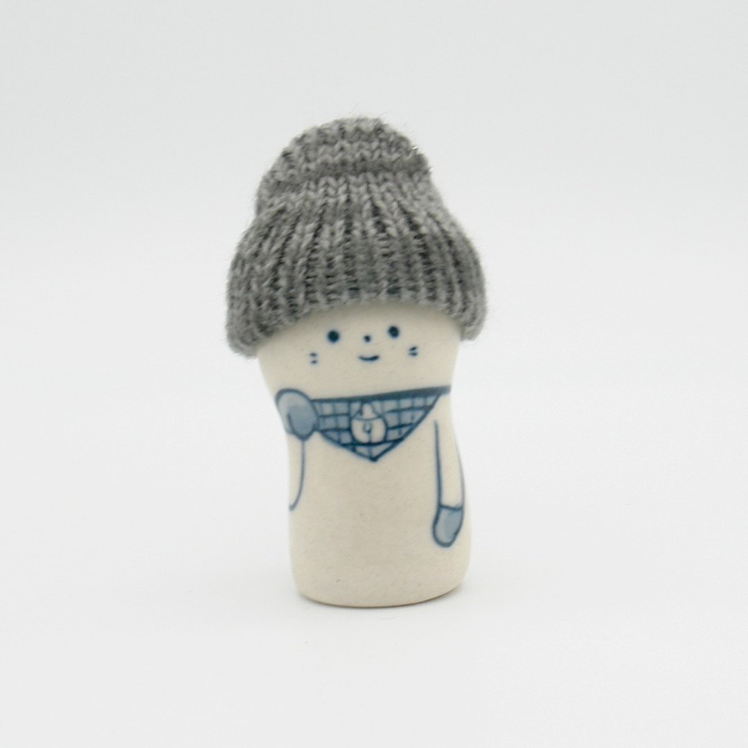 Handmade porcelain doll A cat wearing a knit hat - 摆饰 - 陶 白色