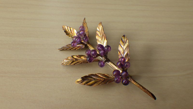 Beauty Berry Brooch - 胸针 - 宝石 紫色
