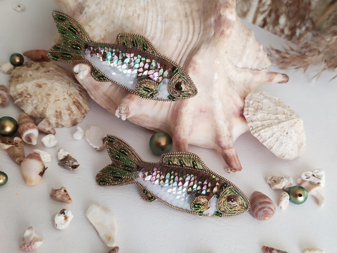 Fish brooch pin. Embroidery fish brooch. - 胸针 - 其他金属 绿色