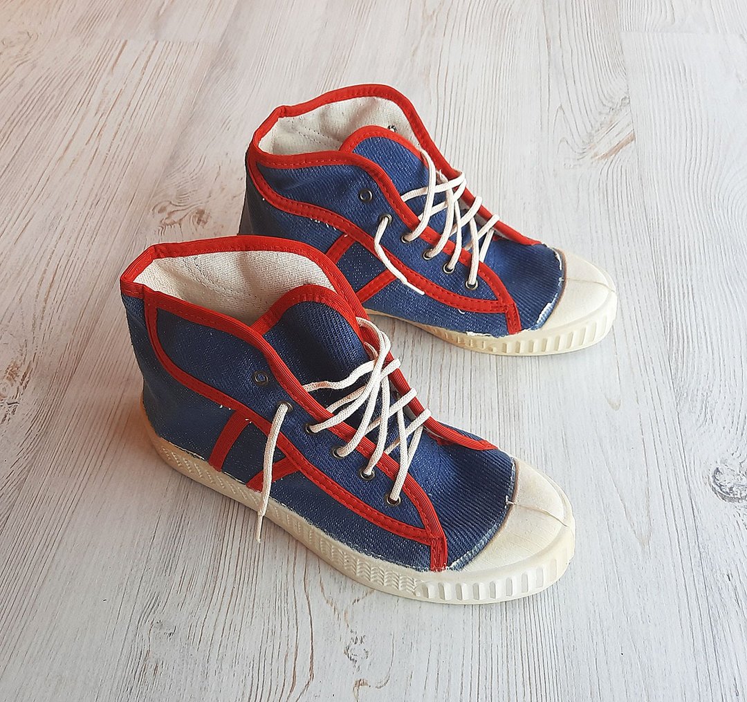 Soviet kids rubber sneakers 1990 vintage - red blue sport shoes 232 mm foot - 童装鞋 - 橡胶 