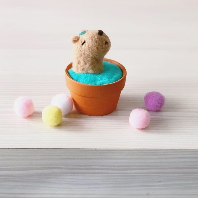 【暖汤乐陶陶】羊毛毡动物汤盆 - 树叶水豚君 - 摆饰 - 羊毛 咖啡色