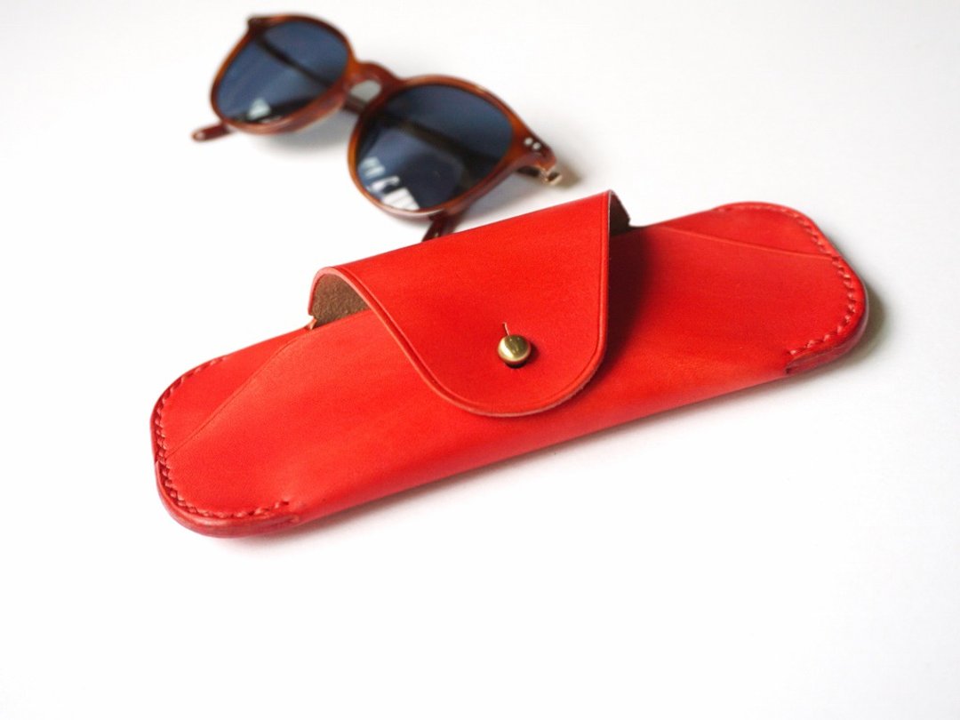 Customized Gift Sunglasses Case in Neon Red leather / spectacle case - 墨镜 - 真皮 红色